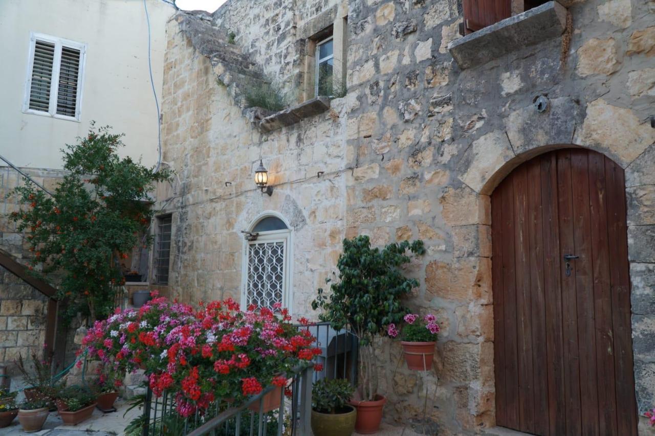 Mi'Ilya Chocolate House Guest House Exterior photo